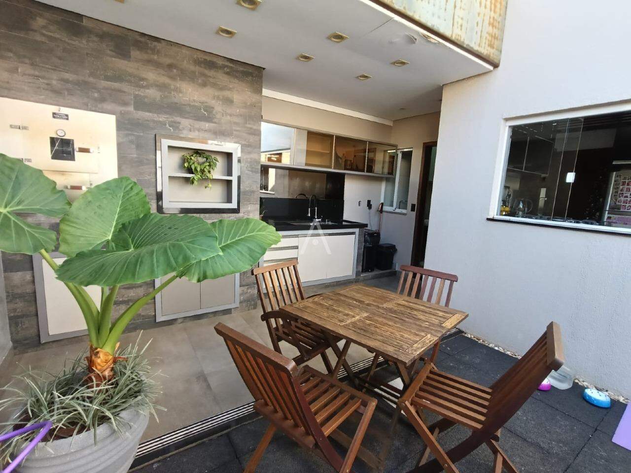 Sobrado para para aluguel no Bairro COUNTRY em CASCAVEL: 