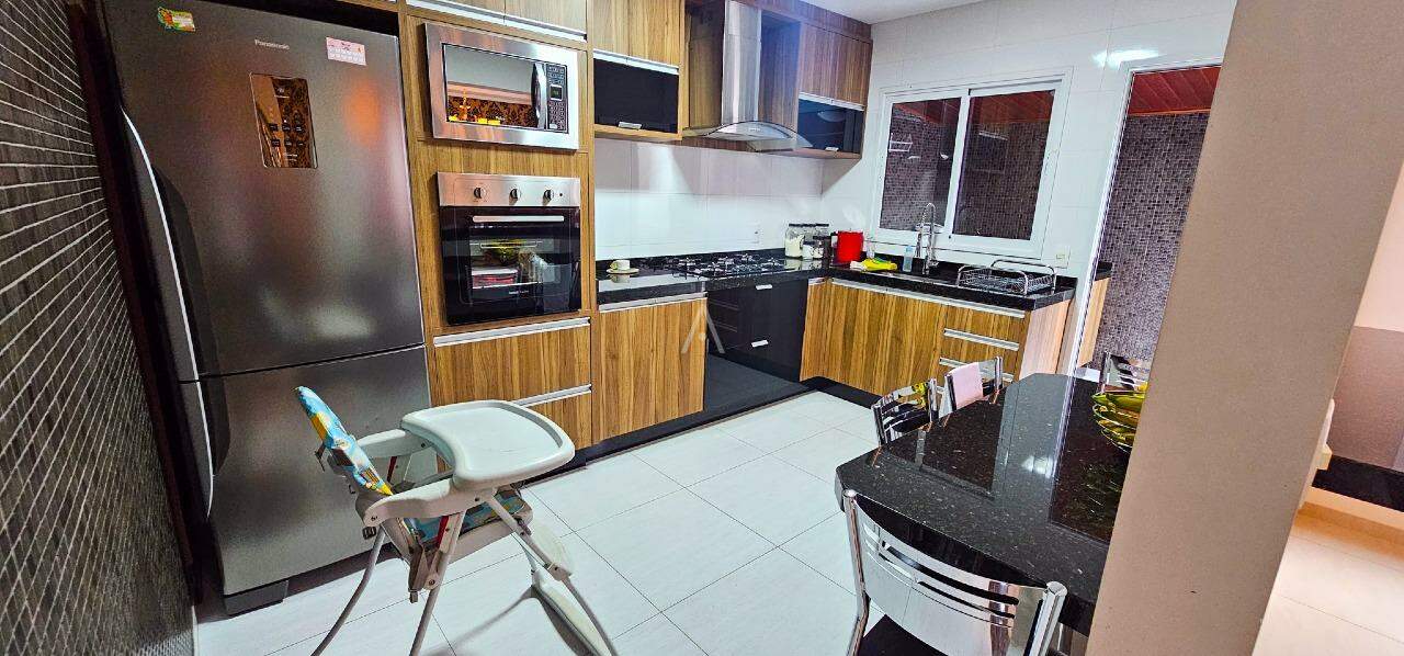 Sobrado para à venda no Bairro COUNTRY em CASCAVEL:
