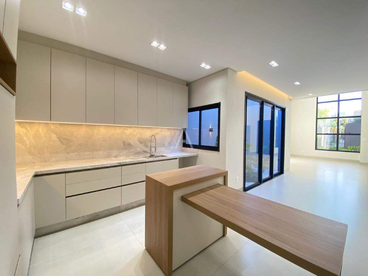 Casa Residencial para à venda no Bairro NEVA em CASCAVEL: 