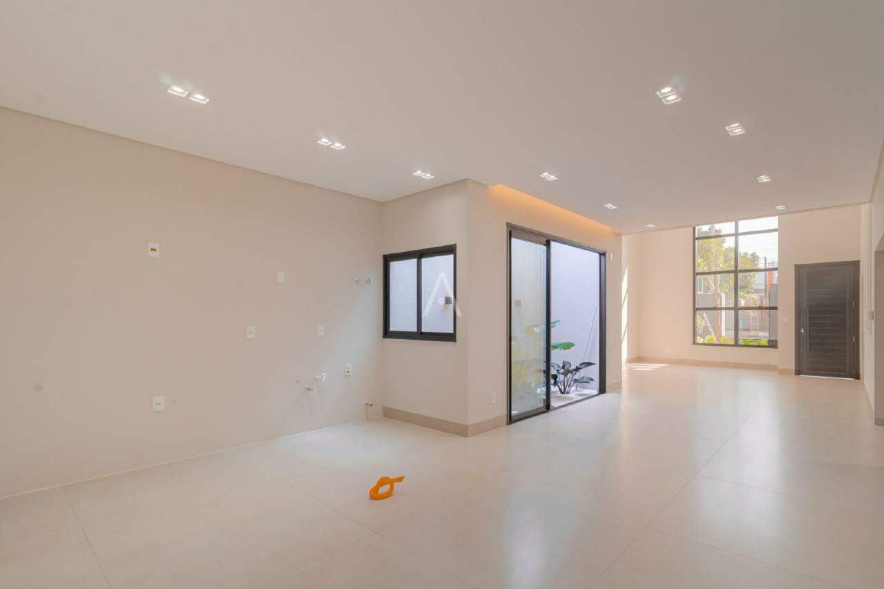 Casa Residencial para à venda no Bairro NEVA em CASCAVEL: 