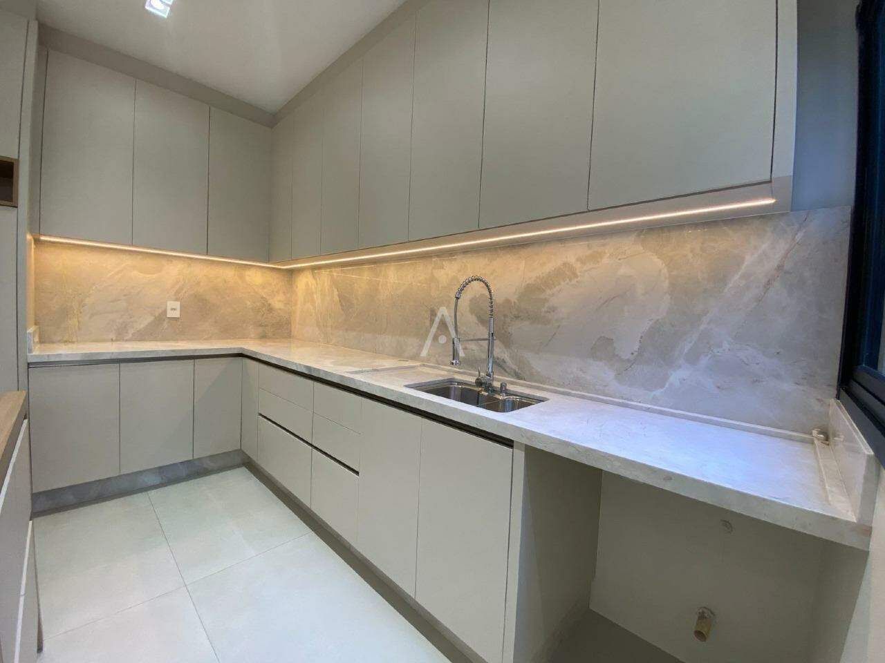 Casa Residencial para à venda no Bairro NEVA em CASCAVEL: 