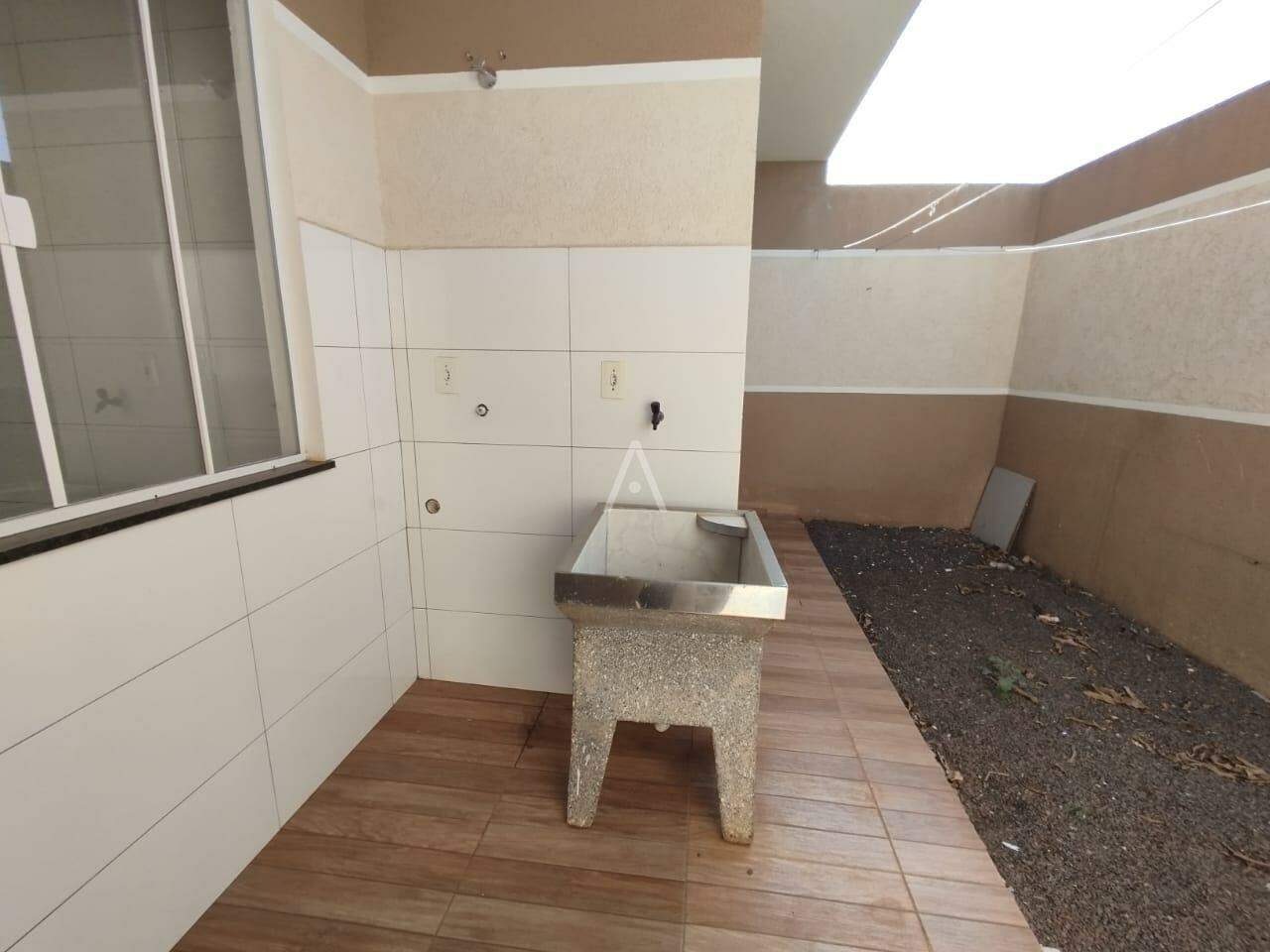 Casa Residencial para à venda no Bairro INTERLAGOS em CASCAVEL: 