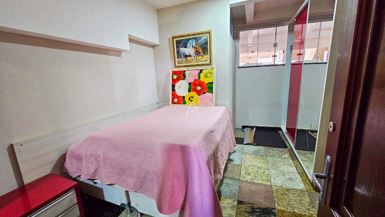 Sobrado para à venda no Bairro RECANTO TROPICAL em CASCAVEL: 