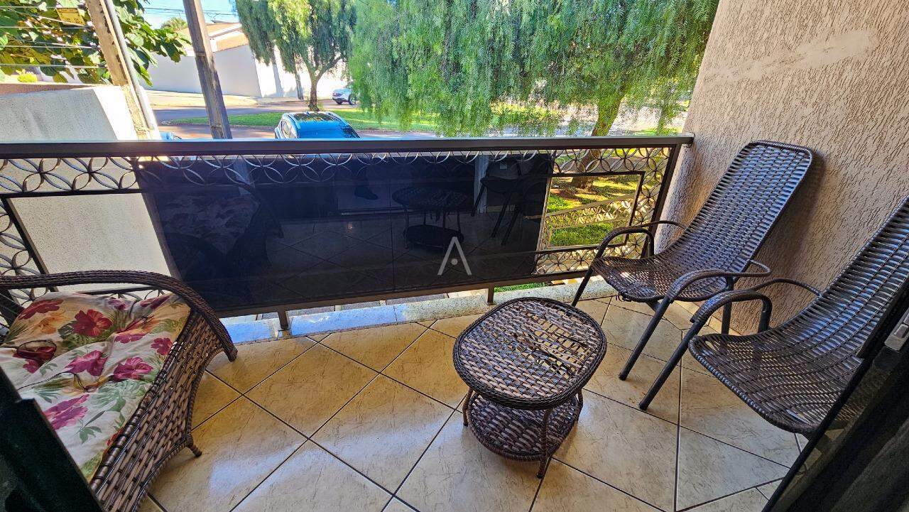 Sobrado para à venda no Bairro RECANTO TROPICAL em CASCAVEL: 
