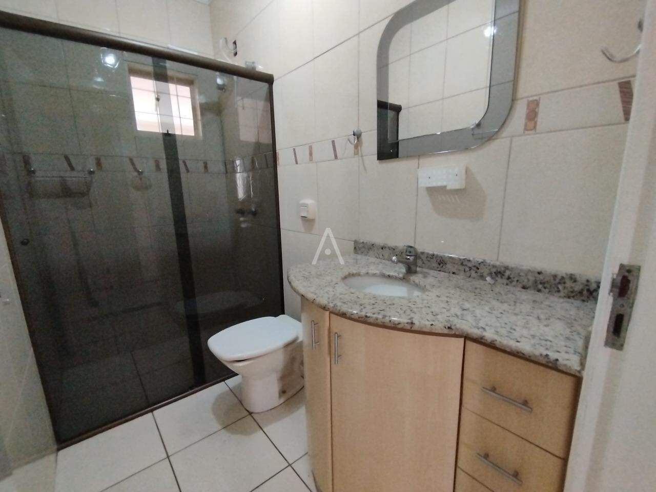 Casa Residencial para para aluguel no Bairro COUNTRY em CASCAVEL: BANHEIRO SOCIAL
