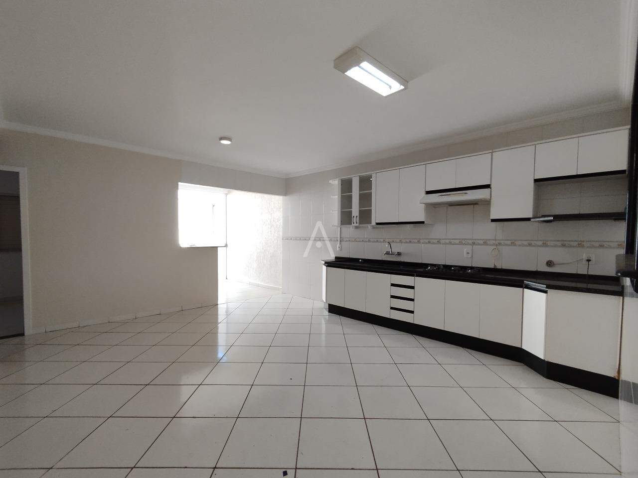 Casa Residencial para para aluguel no Bairro COUNTRY em CASCAVEL: COZINHA