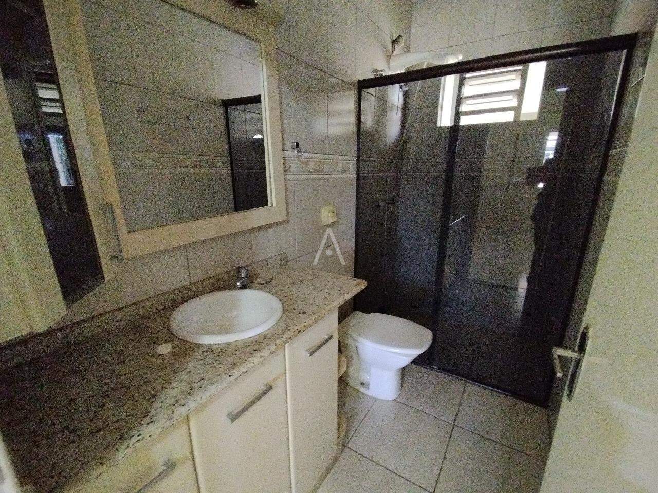 Casa Residencial para para aluguel no Bairro COUNTRY em CASCAVEL: BANHEIRO SUÍTE