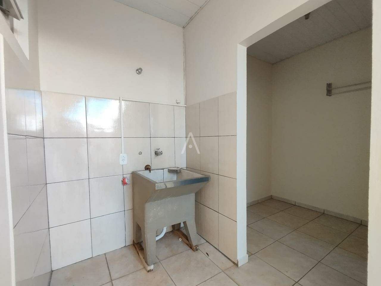 Casa Residencial para para aluguel no Bairro COUNTRY em CASCAVEL: LAVANDERIA