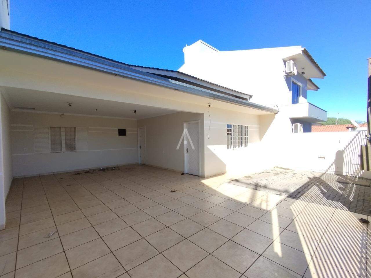 Casa Residencial para para aluguel no Bairro COUNTRY em CASCAVEL: ENTRADA E GARAGEM