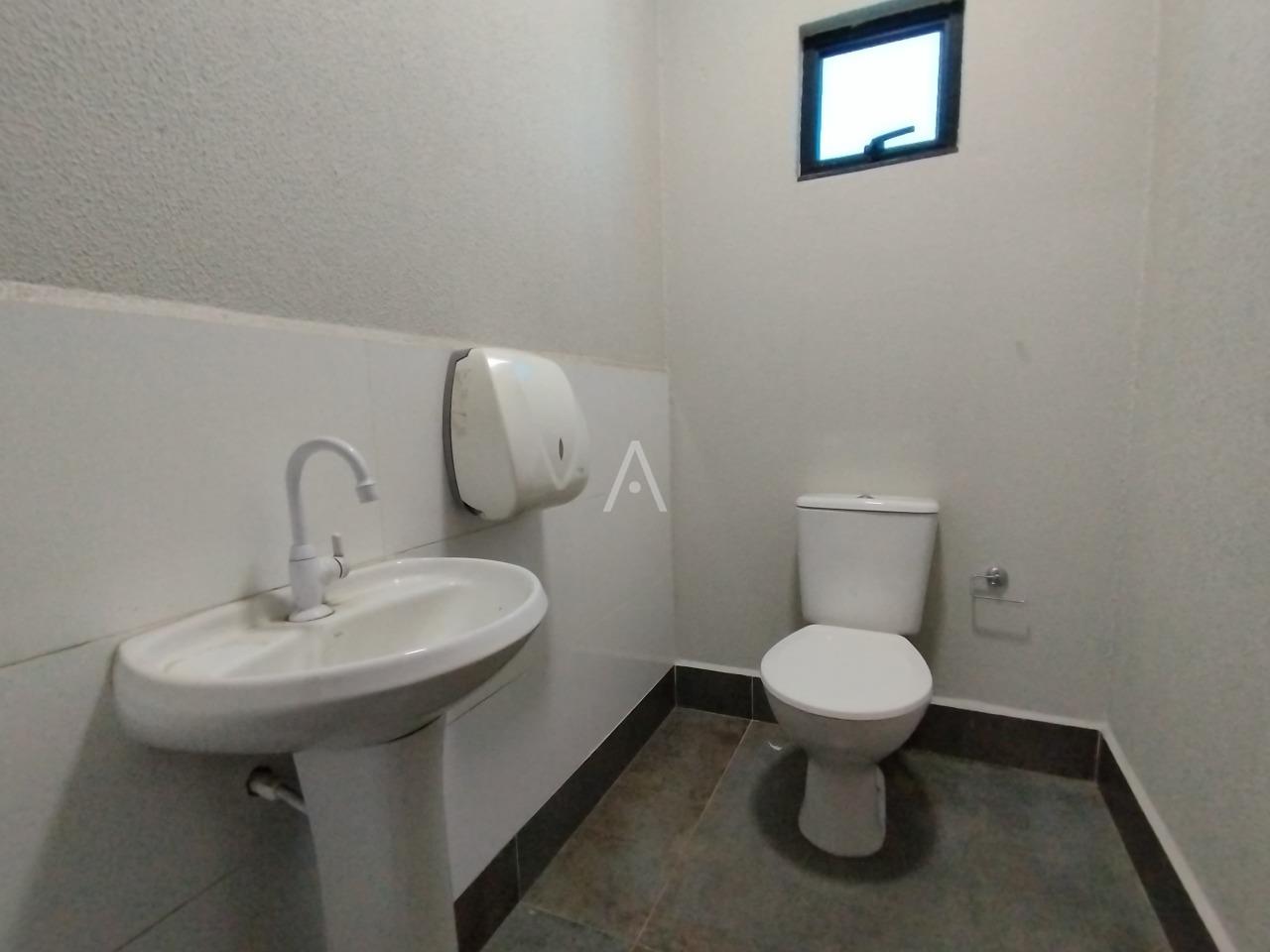 Barracão Comercial para para aluguel no Bairro Brazmadeira em CASCAVEL: BANHEIRO SOCIAL PISO SUPERIOR