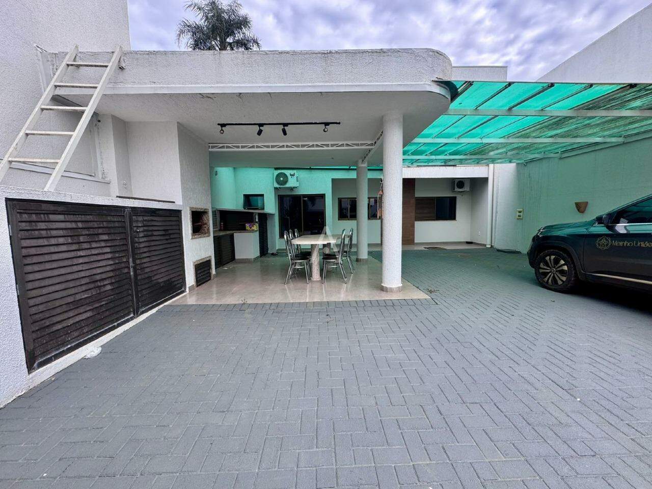 Sobrado para à venda no Bairro CENTRO em CASCAVEL: