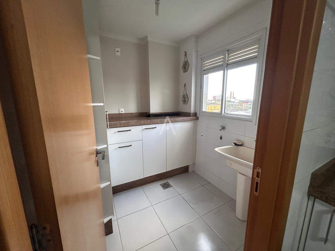 Apartamento para à venda no Bairro CENTRO em CASCAVEL: lavanderia