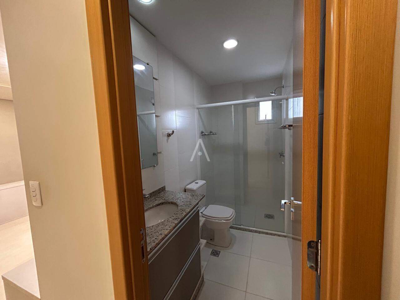 Apartamento para à venda no Bairro CENTRO em CASCAVEL: banheiro social