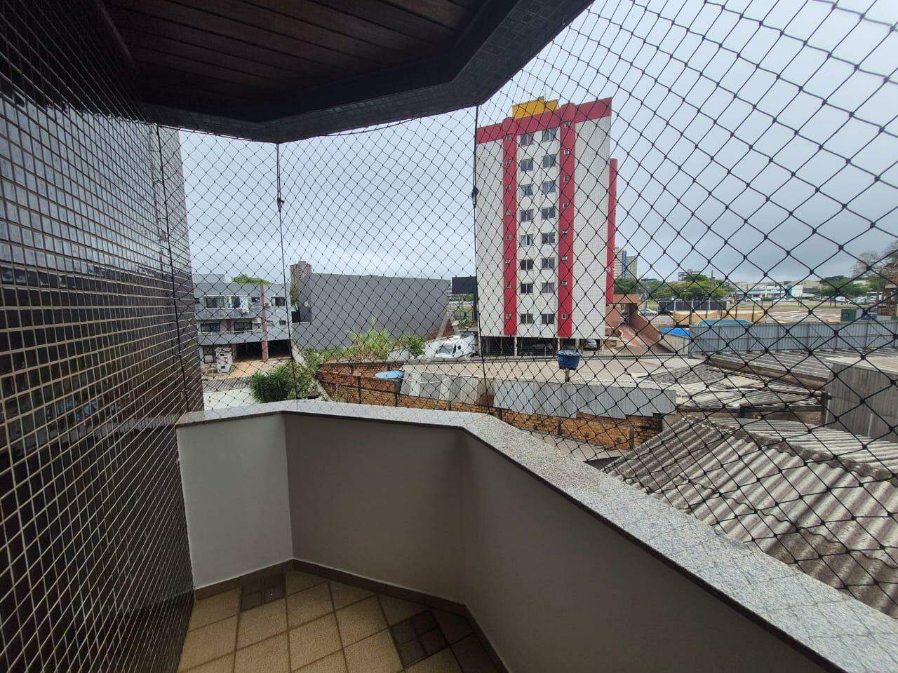 Apartamento para para aluguel no Bairro CENTRO em CASCAVEL: Sacada sala