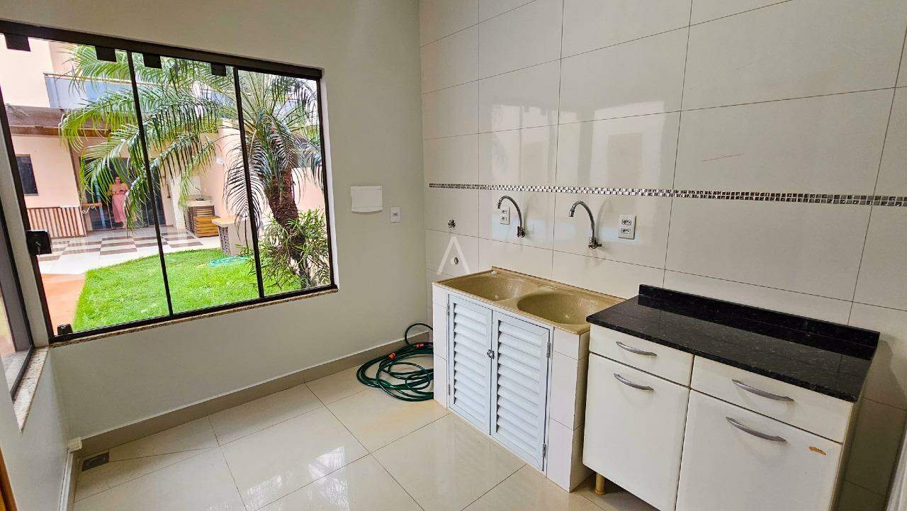 Sobrado para à venda no Bairro JARDIM GISELA em TOLEDO: