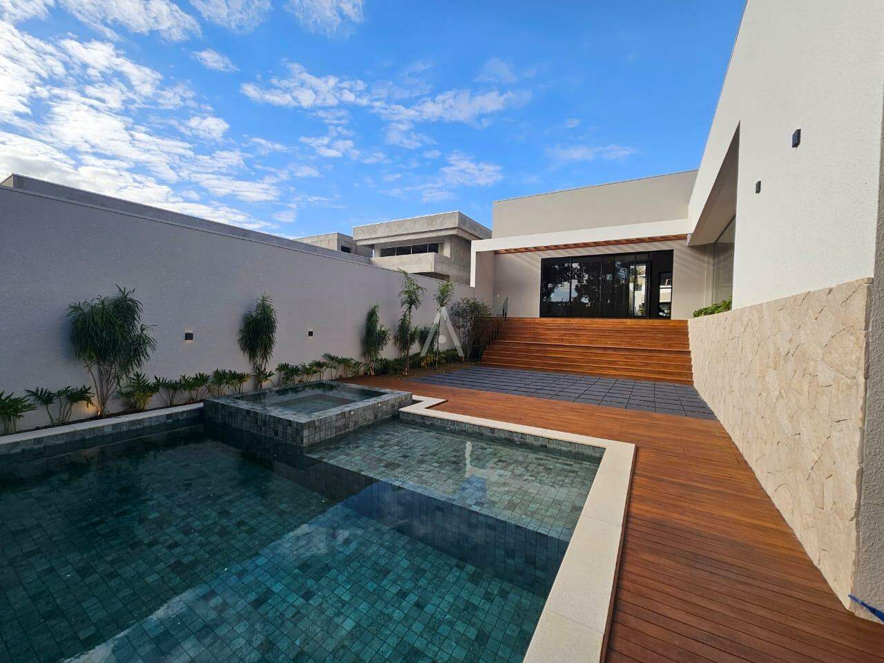 Casa Residencial para à venda no Bairro RECANTO TROPICAL em CASCAVEL: 