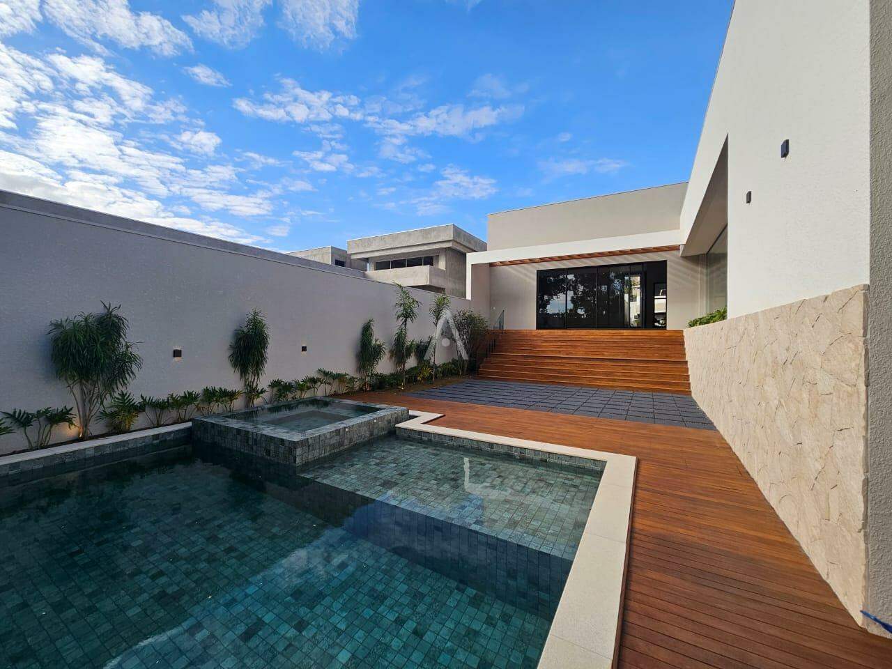 Casa Residencial para à venda no Bairro RECANTO TROPICAL em CASCAVEL: 