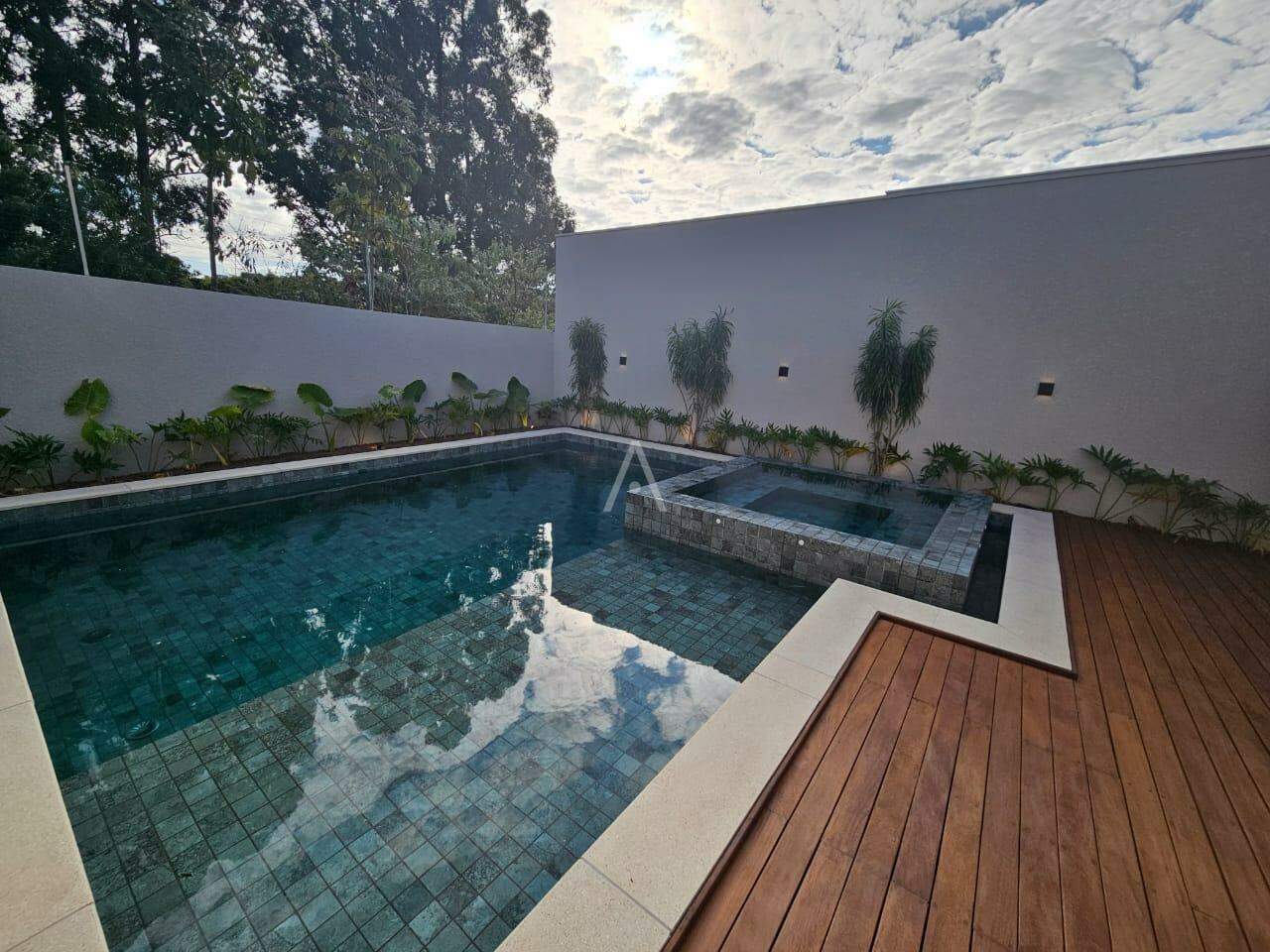 Casa Residencial para à venda no Bairro RECANTO TROPICAL em CASCAVEL: 