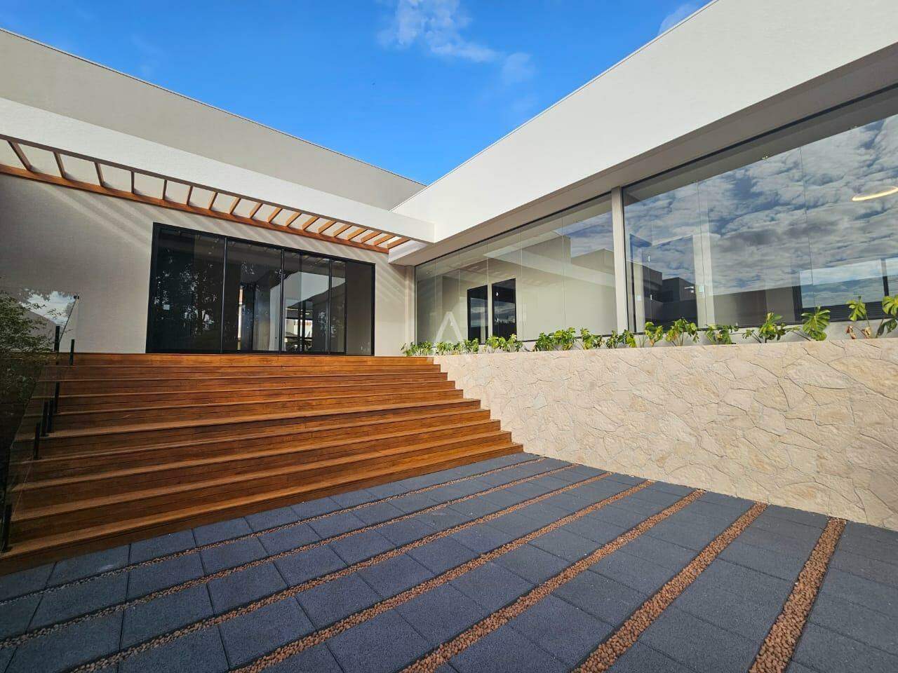Casa Residencial para à venda no Bairro RECANTO TROPICAL em CASCAVEL: 
