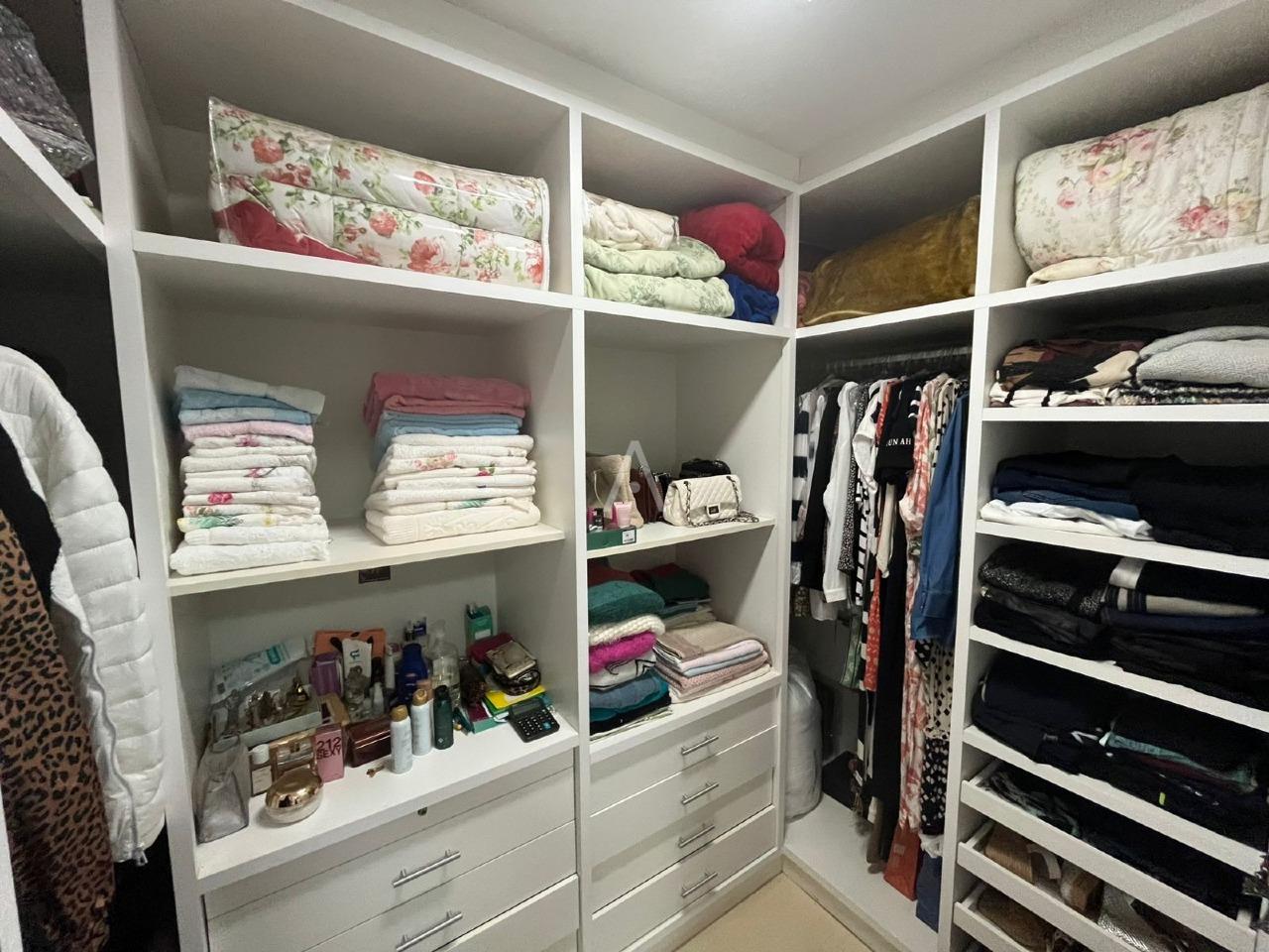 Apartamento para à venda no Bairro CENTRO em CASCAVEL: Closet