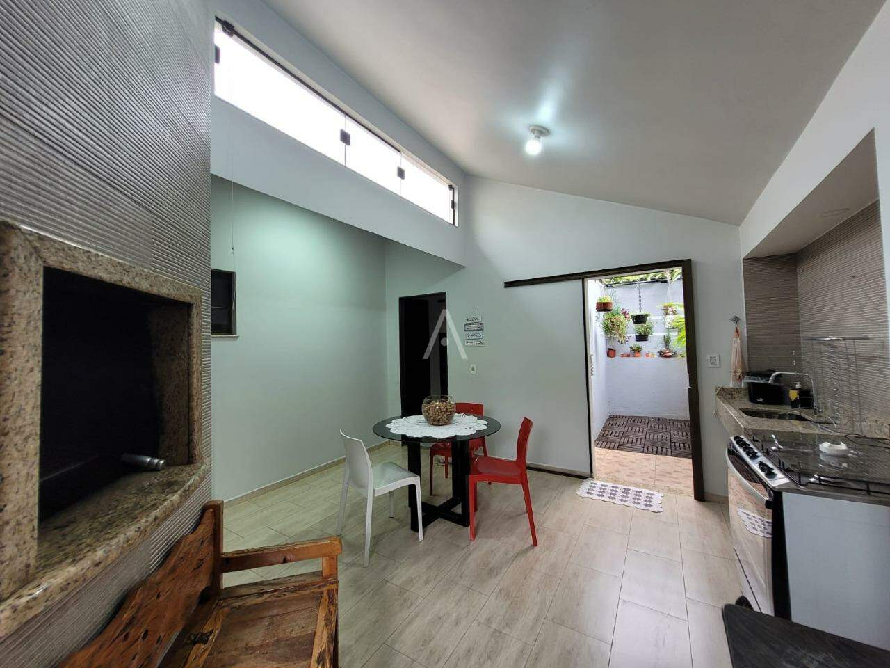 Casa Residencial para à venda no Bairro JARDIM PANCERA em TOLEDO: 