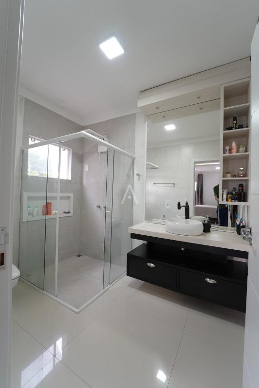 Sobrado para à venda no Bairro Pioneiros Catarinenses em CASCAVEL: 