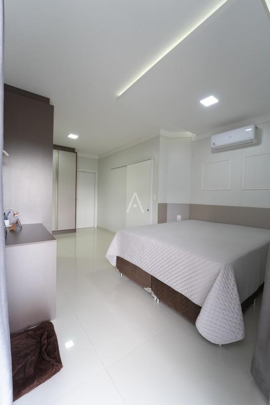 Sobrado para à venda no Bairro Pioneiros Catarinenses em CASCAVEL: 