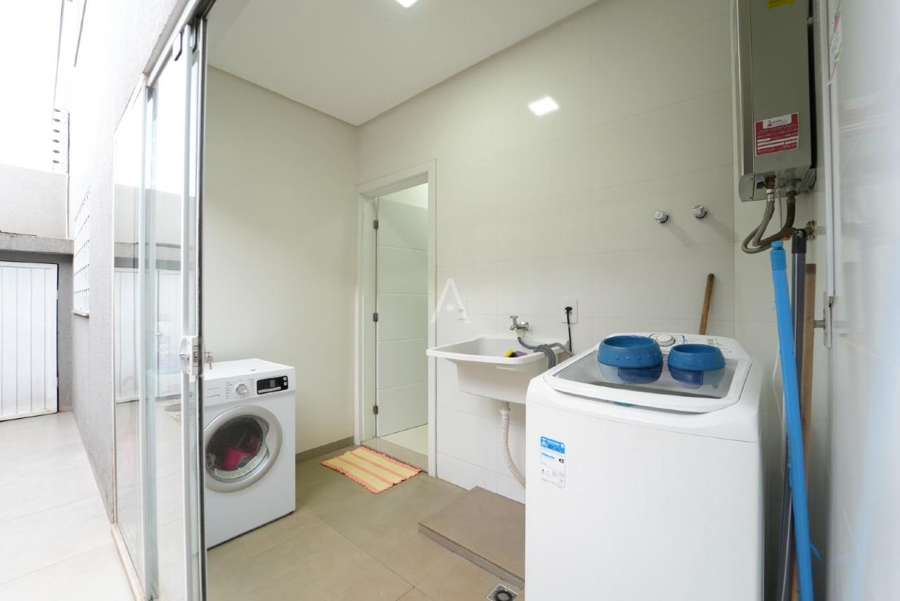 Sobrado para à venda no Bairro Pioneiros Catarinenses em CASCAVEL: 