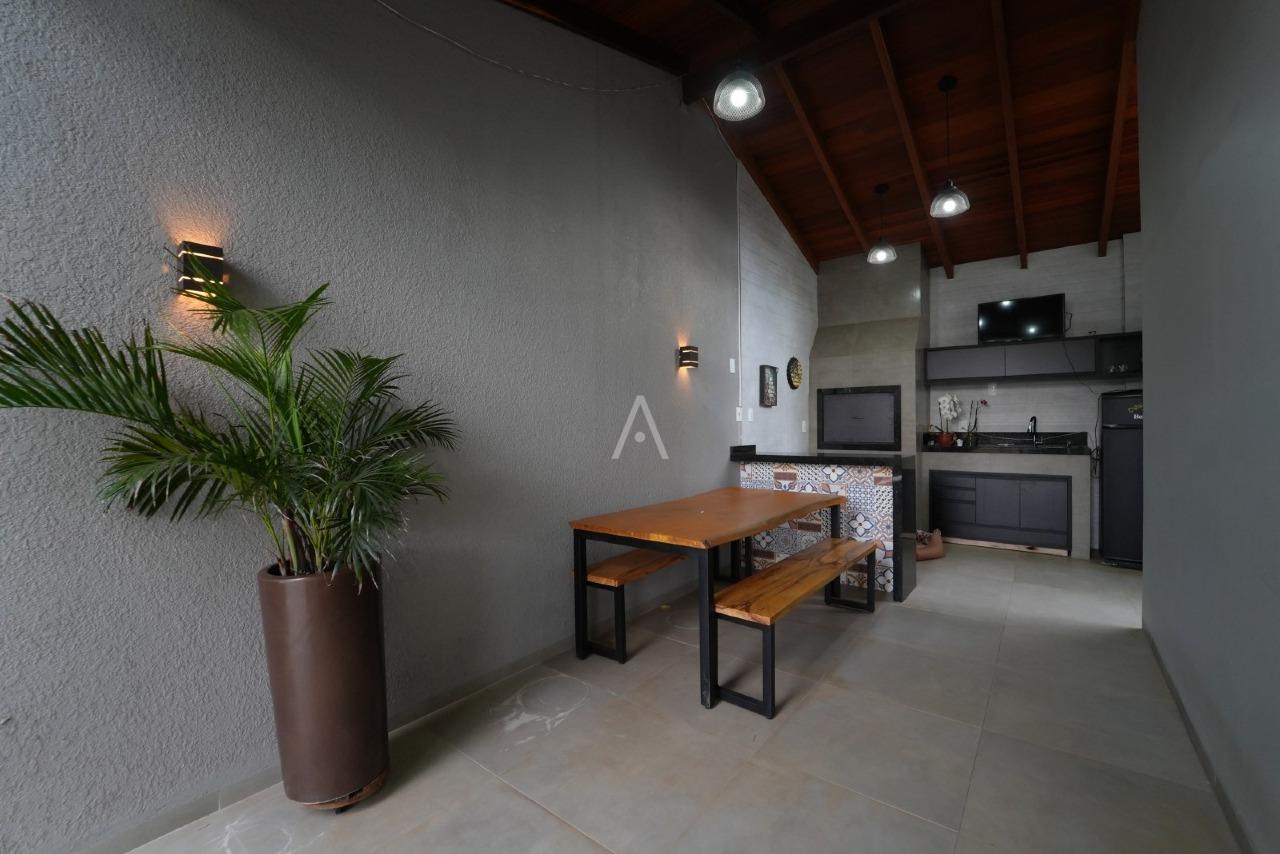 Sobrado para à venda no Bairro Pioneiros Catarinenses em CASCAVEL: 