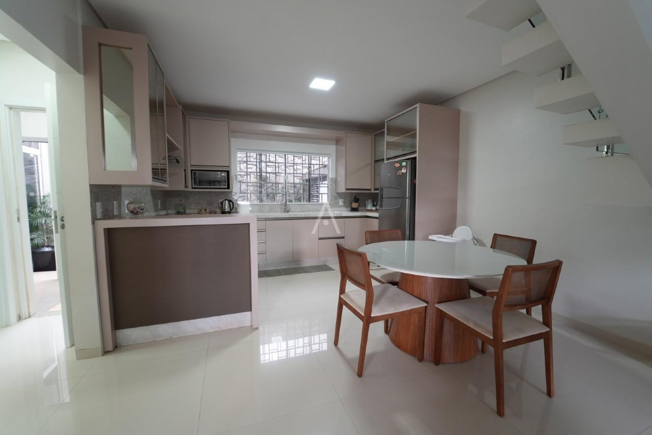 Sobrado para à venda no Bairro Pioneiros Catarinenses em CASCAVEL: 