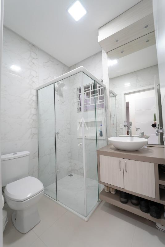 Sobrado para à venda no Bairro Pioneiros Catarinenses em CASCAVEL: 