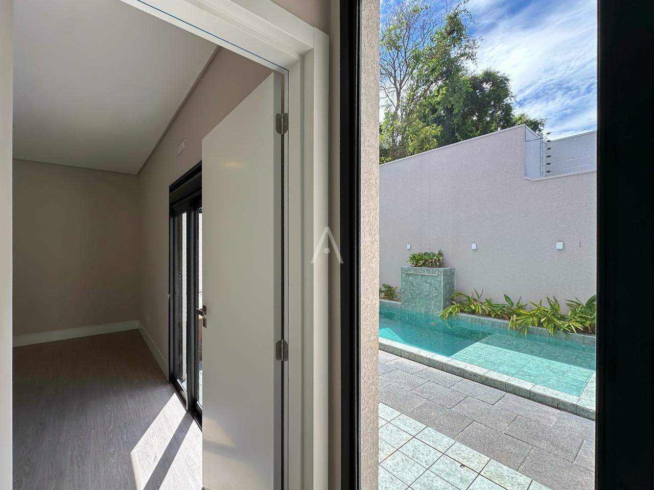 Casa Residencial para à venda no Bairro RECANTO TROPICAL em CASCAVEL:
