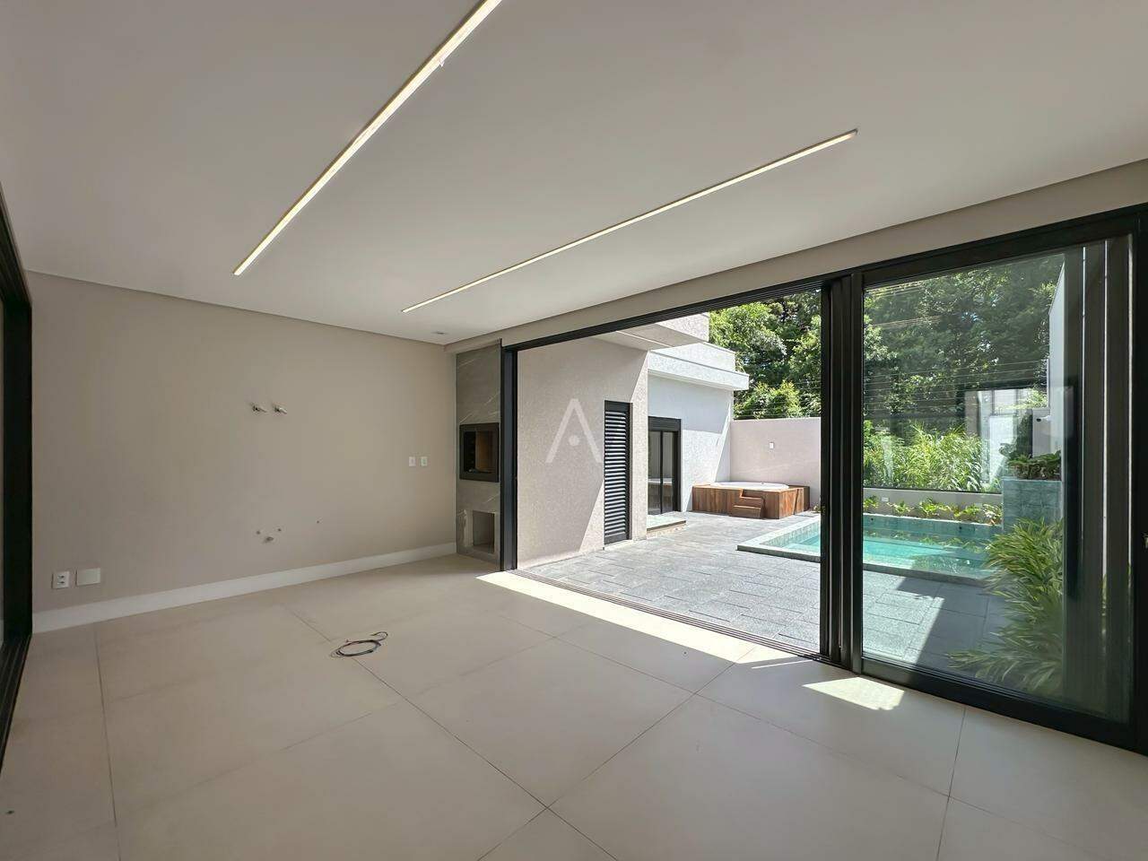 Casa Residencial para à venda no Bairro RECANTO TROPICAL em CASCAVEL: