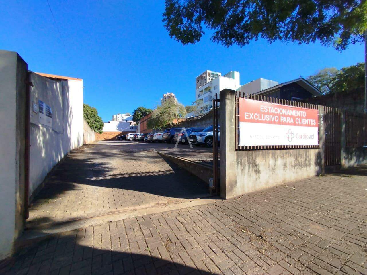 Casa Comercial para para aluguel no Bairro CENTRO em CASCAVEL: ESTACIONAMENTO A PARTE