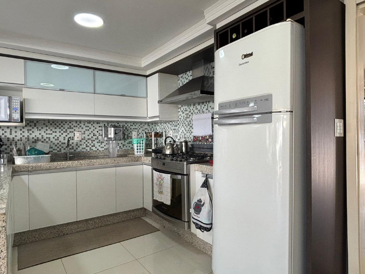 Sobrado para para aluguel no Bairro RECANTO TROPICAL em CASCAVEL: COZINHA