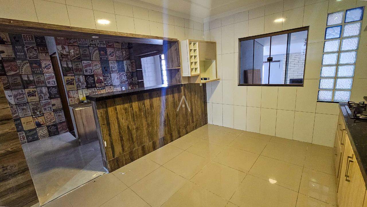 Casa Residencial para à venda no Bairro NEVA em CASCAVEL: 