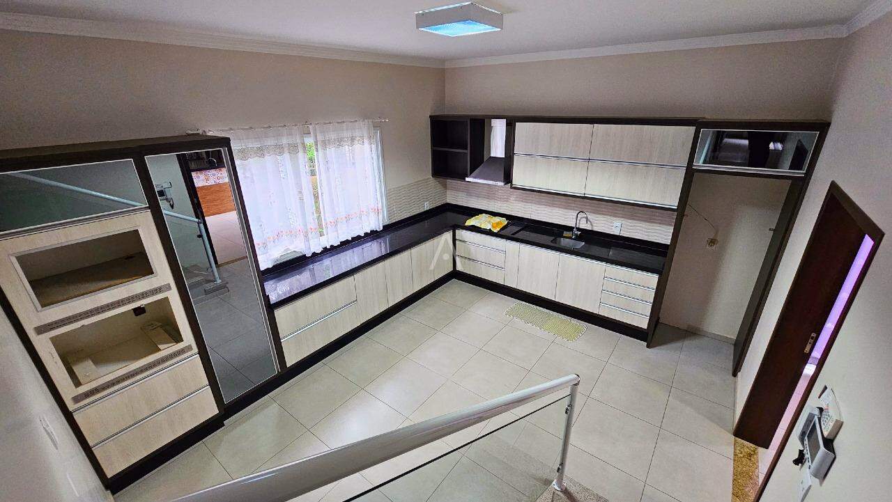 Sobrado para para aluguel no Bairro JARDIM SANTA MARIA em TOLEDO: 