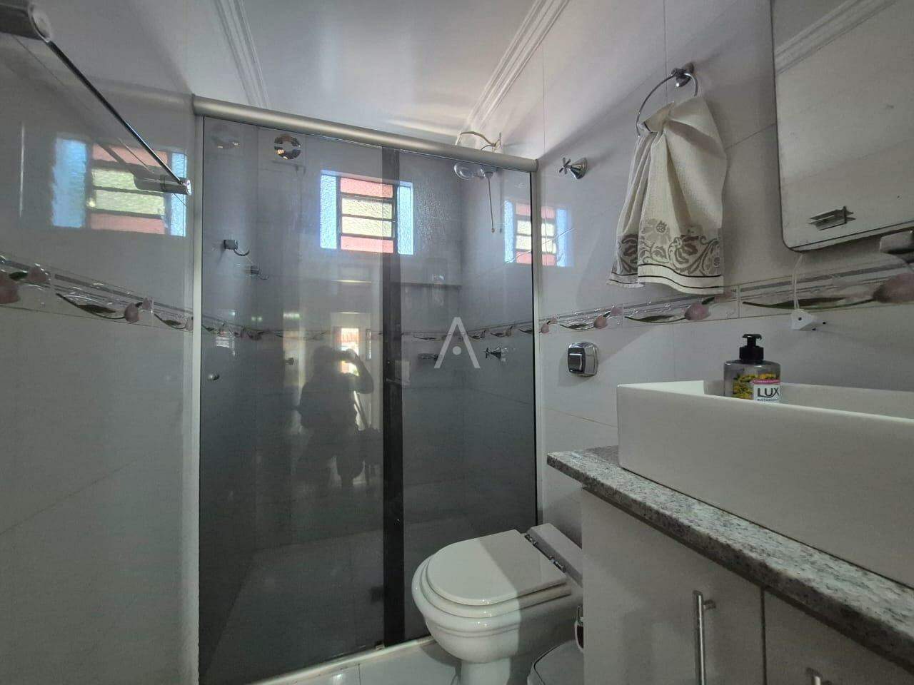 Casa Residencial para à venda no Bairro MARIA LUIZA em CASCAVEL: BANHEIRO SUÍTE