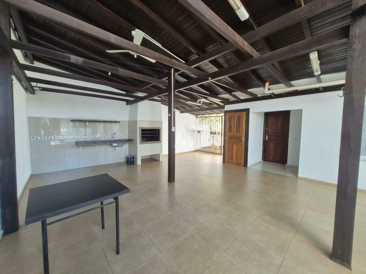 Casa Residencial para à venda no Bairro MARIA LUIZA em CASCAVEL: CHURRASQUEIRA