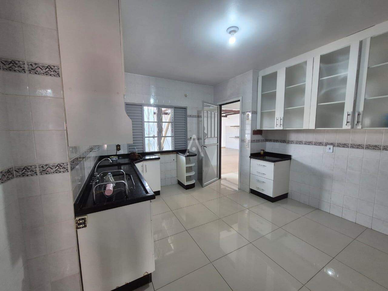 Casa Residencial para à venda no Bairro MARIA LUIZA em CASCAVEL: COZINHA