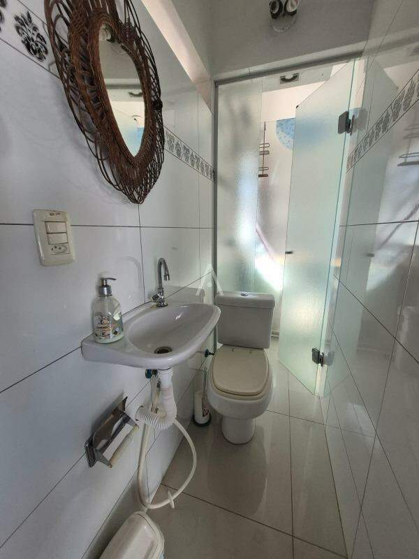 Casa Residencial para à venda no Bairro MARIA LUIZA em CASCAVEL: BANEIRO SOCIAL