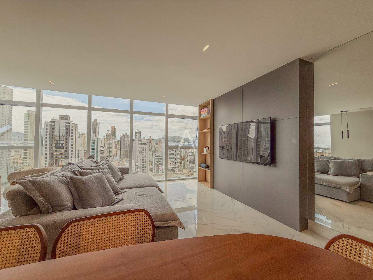 Apartamento para à venda no Bairro CENTRO em BALNEARIO CAMBORIU: 