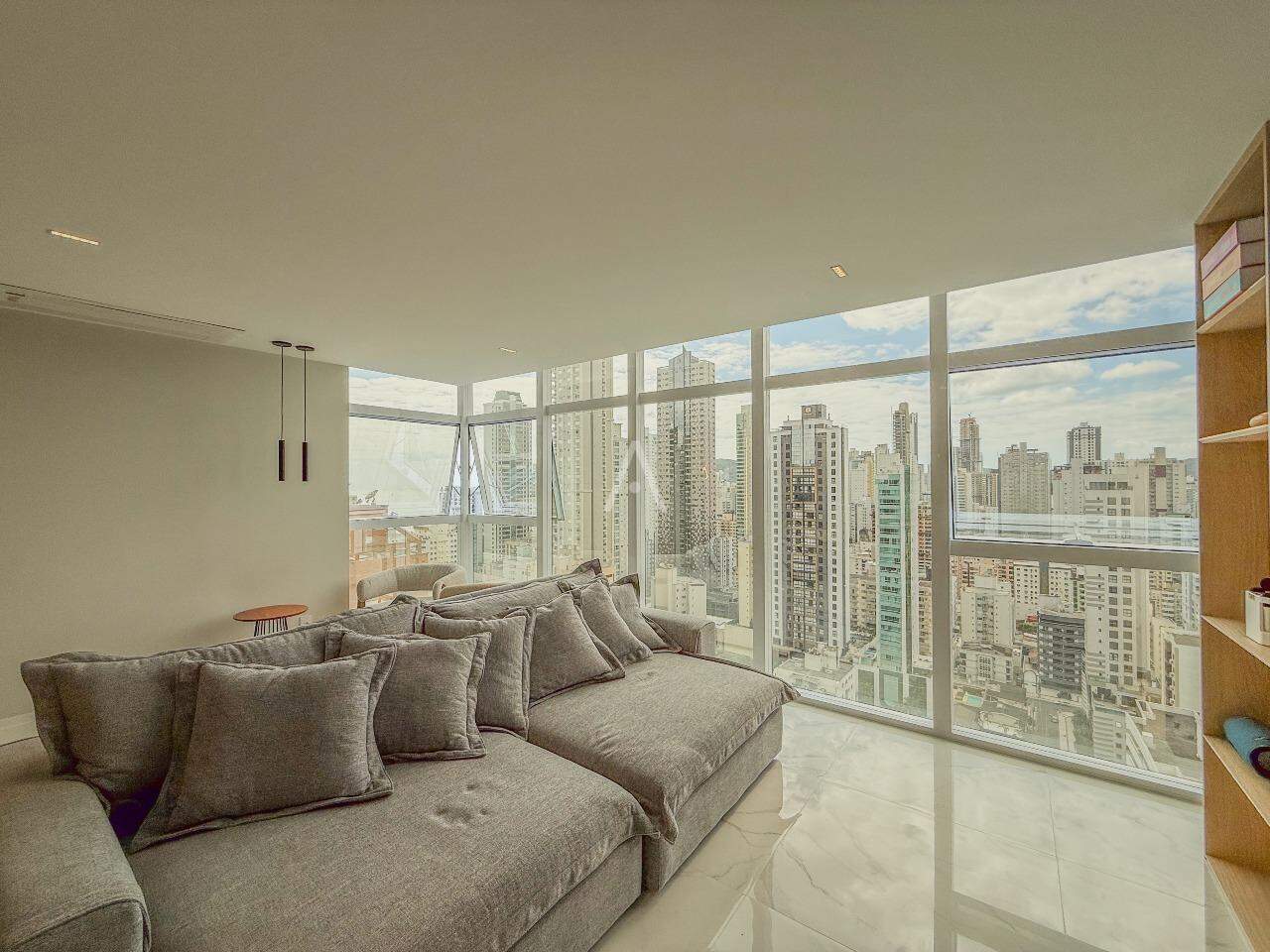Apartamento para à venda no Bairro CENTRO em BALNEARIO CAMBORIU: 