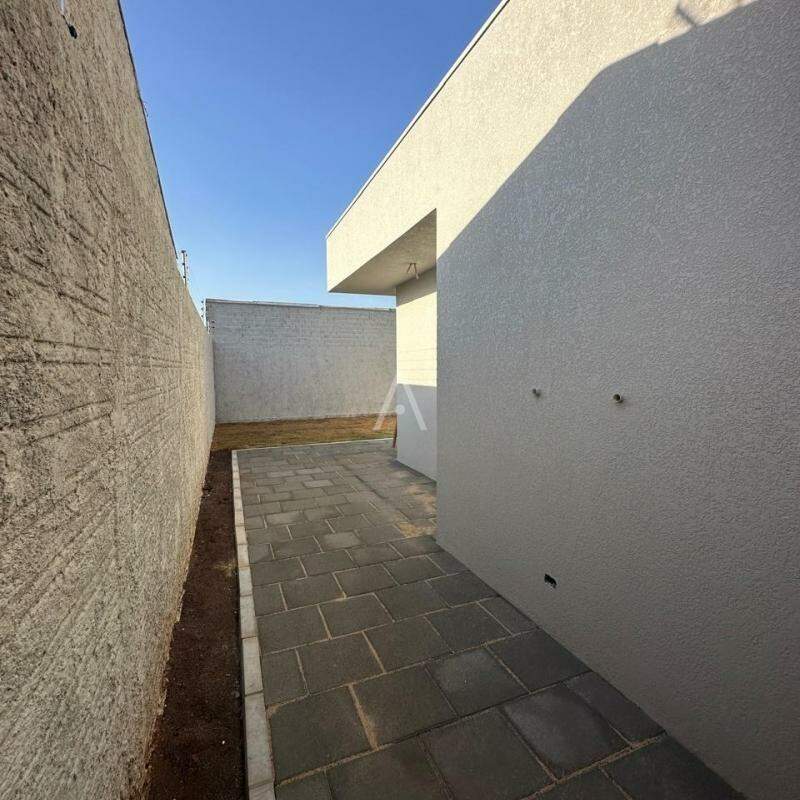 Casa Residencial para à venda no Bairro SANTA CRUZ em CASCAVEL: 