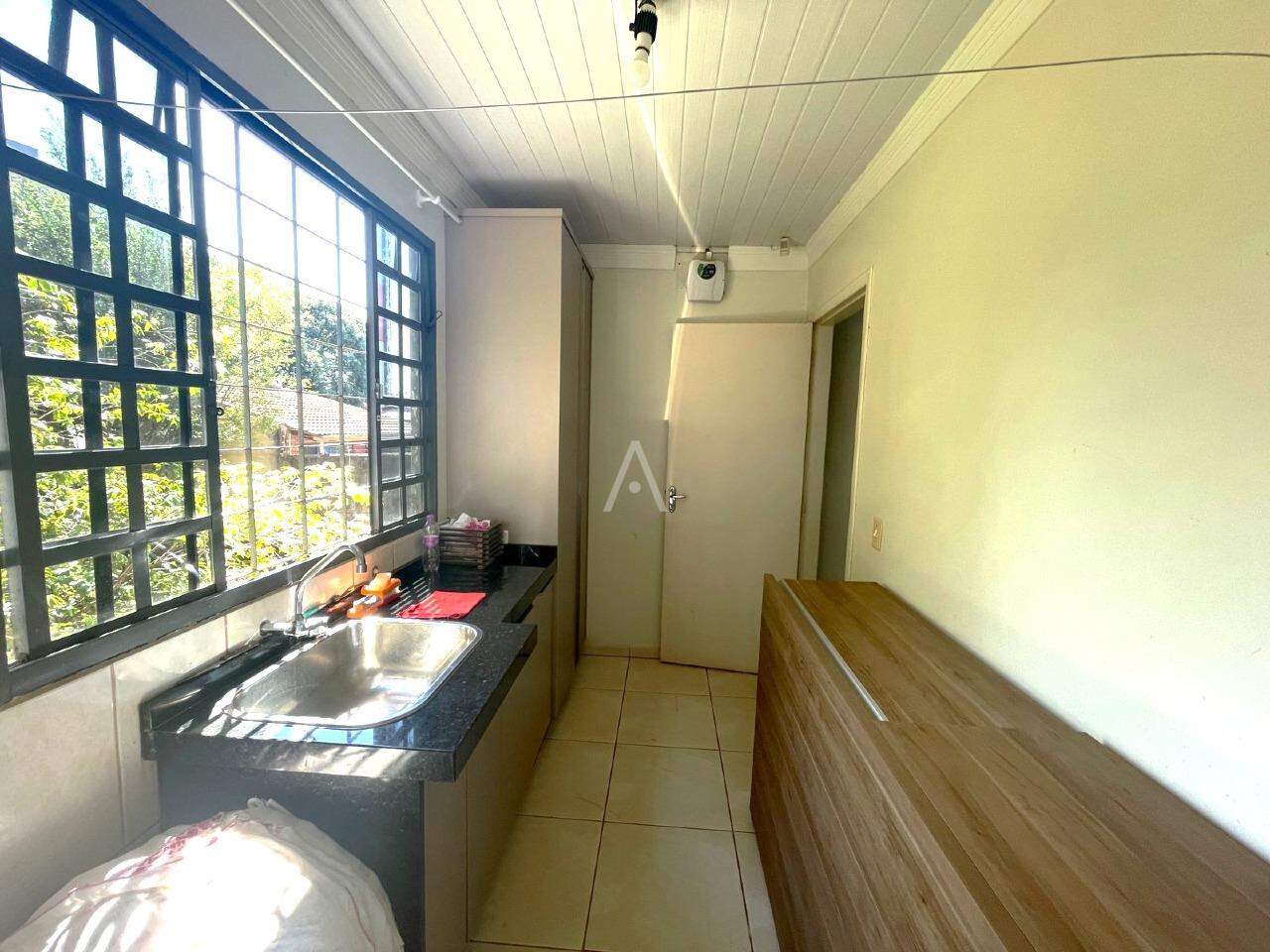 Casa Residencial para à venda no Bairro NEVA em CASCAVEL: Lavanderia