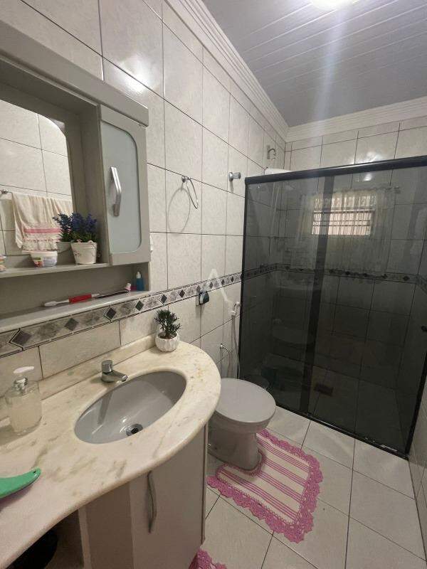 Casa Residencial para à venda no Bairro NEVA em CASCAVEL: Banheiro Social