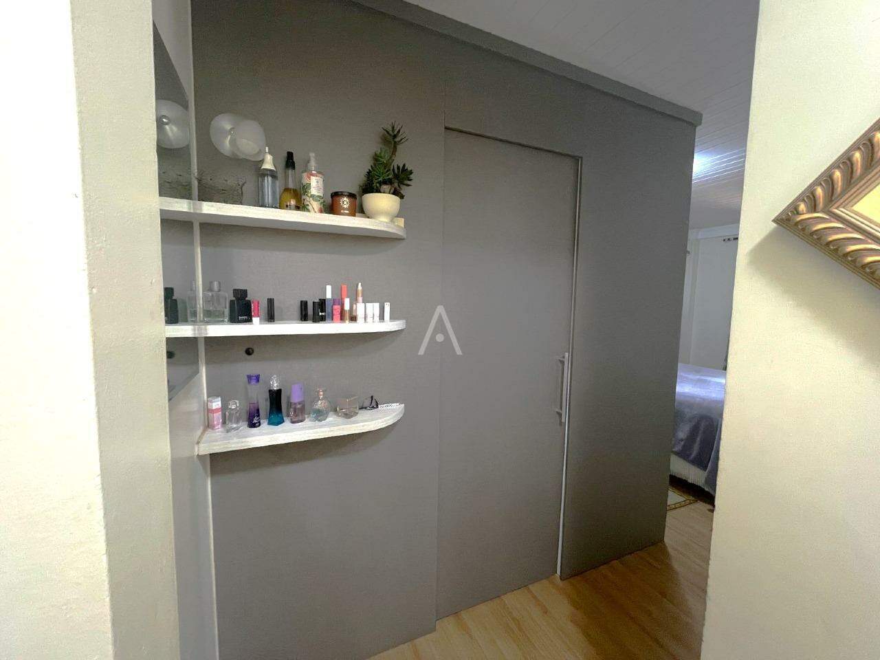Casa Residencial para à venda no Bairro NEVA em CASCAVEL: Suíte - Closet
