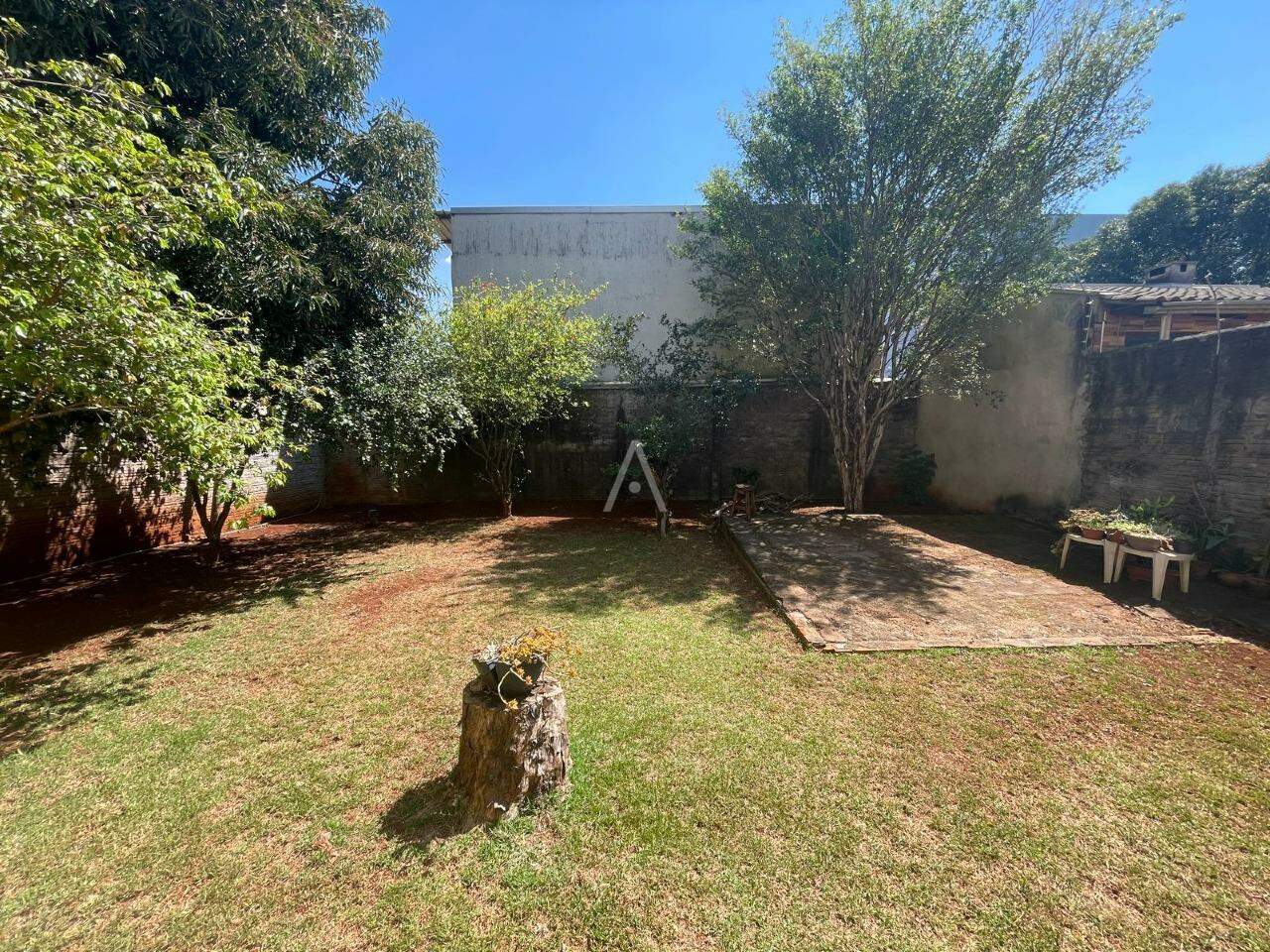 Casa Residencial para à venda no Bairro NEVA em CASCAVEL: Fundos