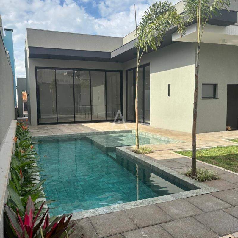 Sobrado para à venda no Bairro REGIAO DO LAGO em CASCAVEL: 