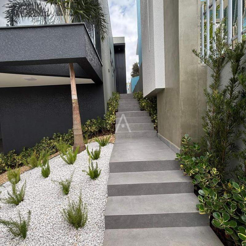 Sobrado para à venda no Bairro REGIAO DO LAGO em CASCAVEL: 